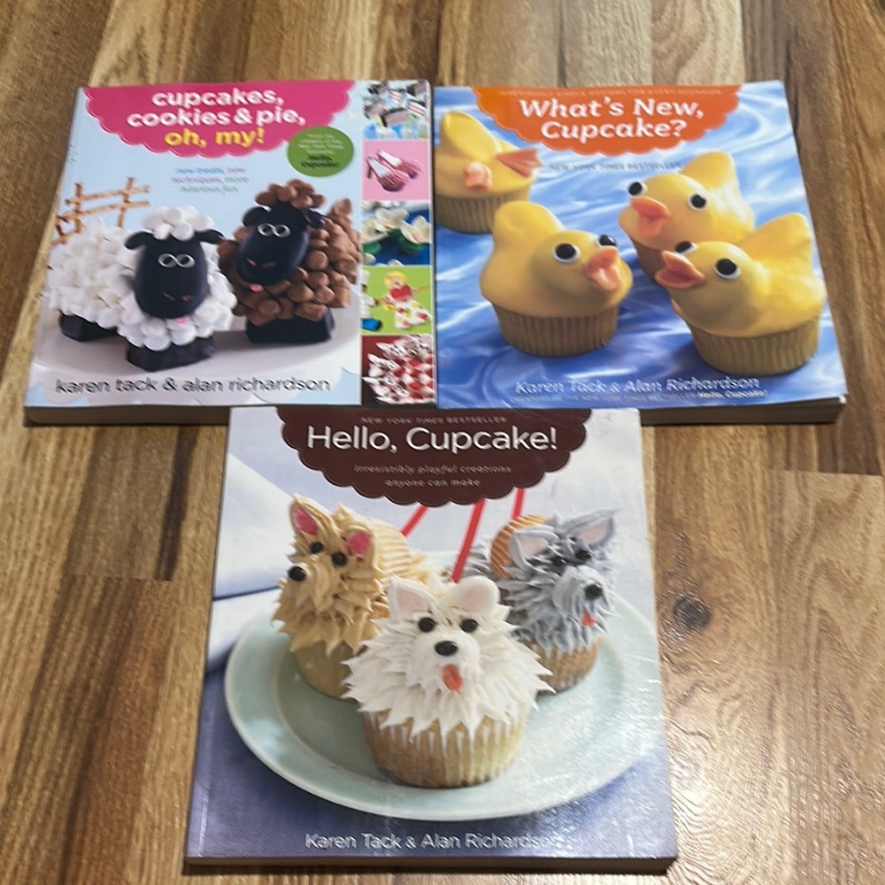 Cupcake Decorating Book Set